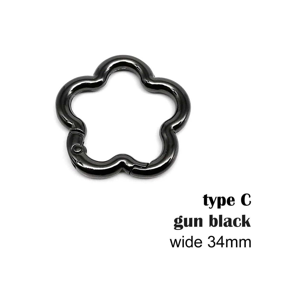 Pistolet Type C noir, calibre 34mm, avec un clip en forme de fleur.