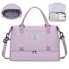 Maleta de viaje lavanda con asa, que cuenta con un compartimento interior y una sección exterior para zapatos.