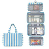 Bolsa de tocador a rayas azules y blancas con diseño colgante, abierta para mostrar múltiples compartimentos.