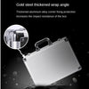 Boîte à outils portable en aluminium argenté avec un angle gainé en acier doré pour protéger le coin