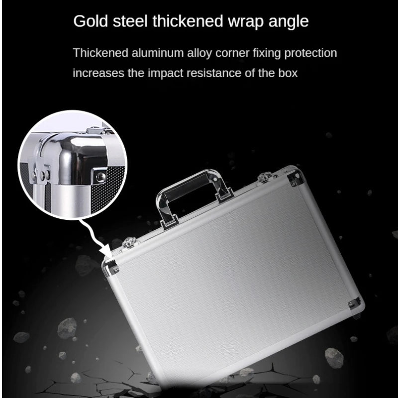 Boîte à outils portable en aluminium argenté avec un angle gainé en acier doré pour protéger le coin