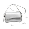 Bolso cruz de cuero vintage plateado visto de lado, dimensiones 25x16 cm