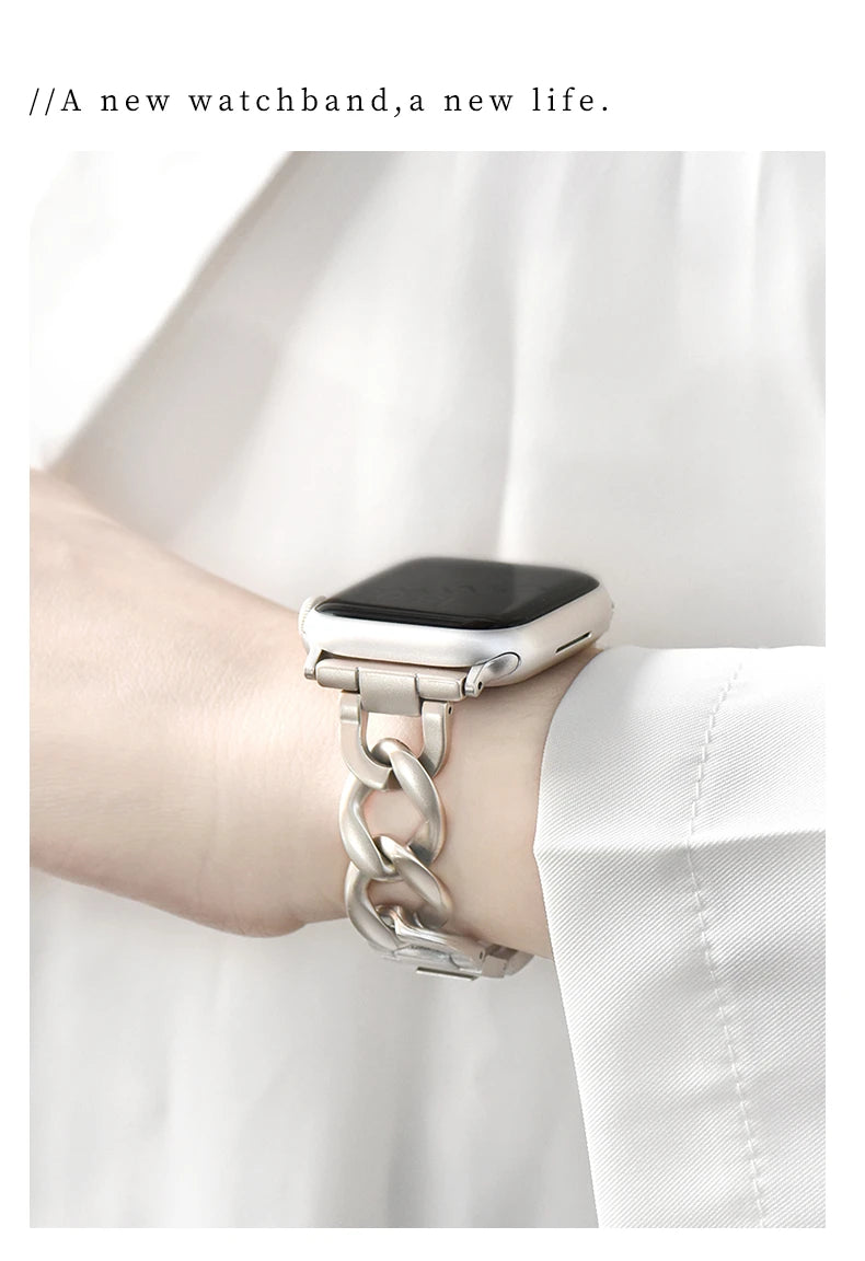 Nahaufnahme eines silbernen Edelstahlarmbands einer Uhr, kombiniert mit einem schwarzen Huawei-Band.