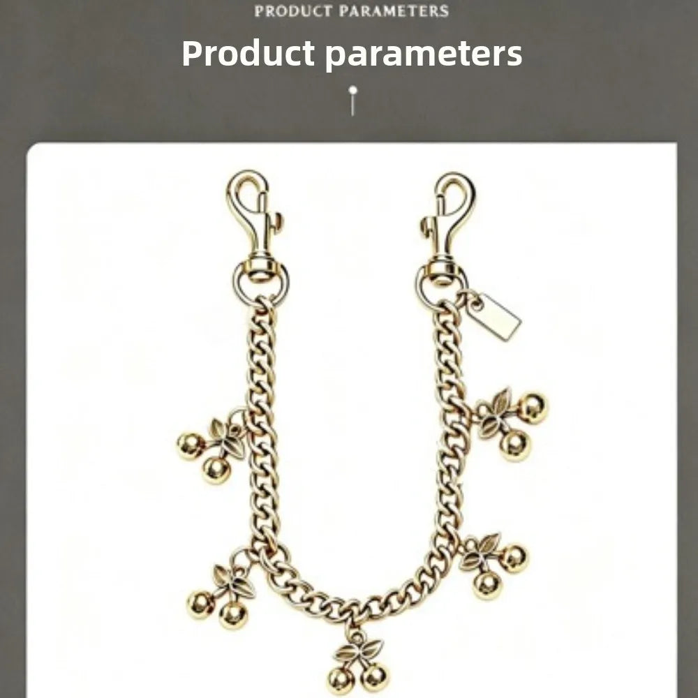 Colgante de bolso cadena de cereza vintage tono dorado con elementos florales decorativos.
