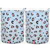 Deux paniers à linge en tissu bleu clair avec un motif léopard.