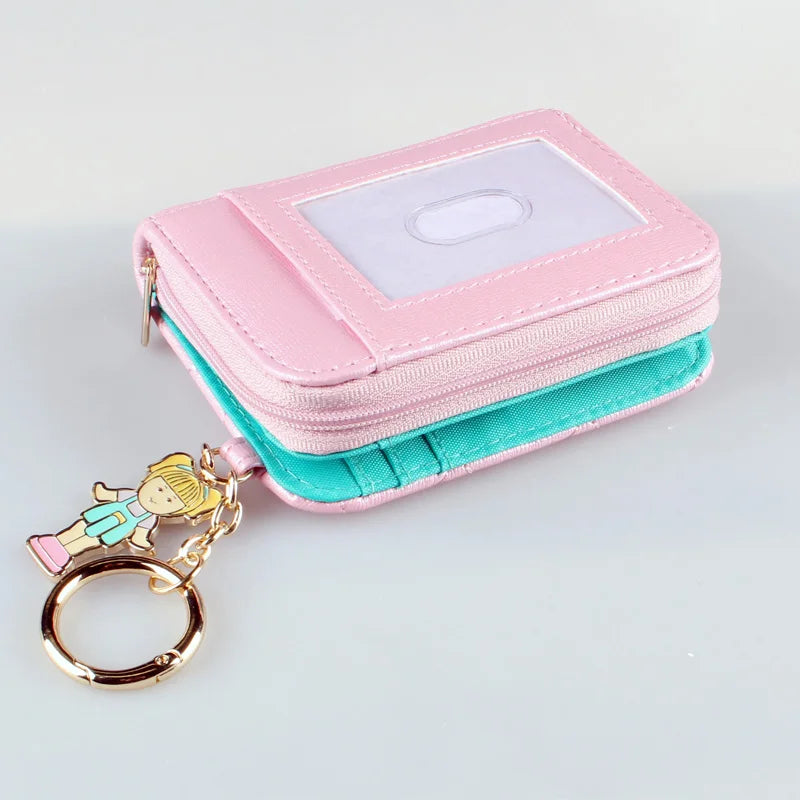 Portefeuille à pièces rose en cuir matelassé avec un charm doré