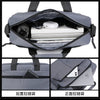 Mochila bandolera gris horizontal, mostrando interior y exterior.