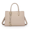 Beige Leder-Tasche mit goldfarbenen Zierelementen von vorne