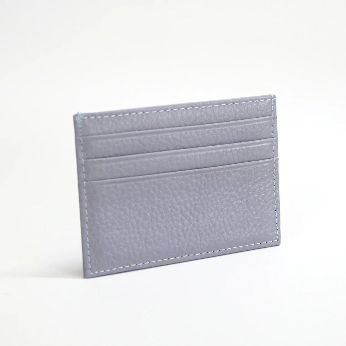 Graues echtes Kuhleder-ID-Kartenträger-Wallet mit mehreren horizontalen Strichstichen.