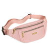 Petit sac banane imperméable rose pâle à bandoulière avec fermeture éclair et quincaillerie dorée.