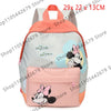 Mochila de peluche de ratón pato rosa y gris con una bolsa rosa.