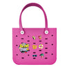 Grand sac de plage en caoutchouc EVA rose vif et imperméable avec poignée et design perforé.