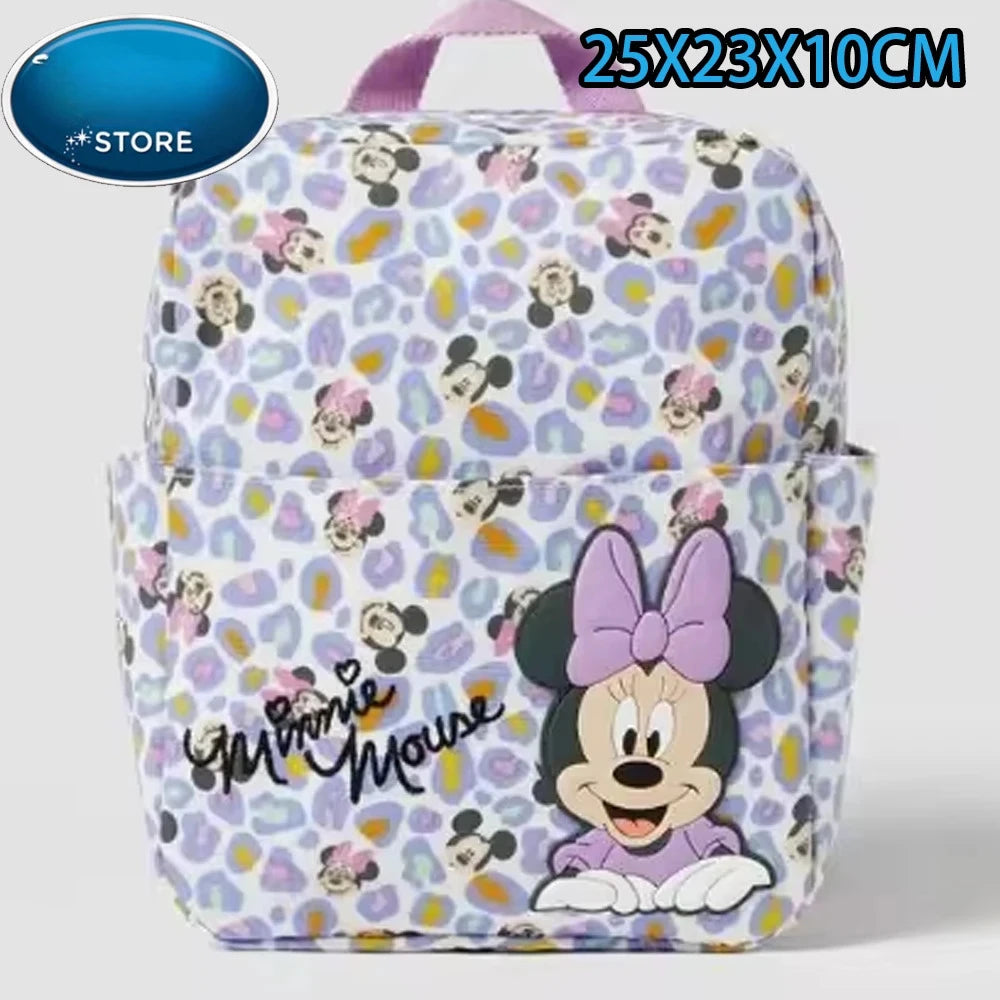 Mochila de peluche con patrón morado y blanco de ratón pato.