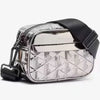 Silbermusteriges Kunstleder-Crossbody-Taschen für Herren mit schwarzem Riemen.