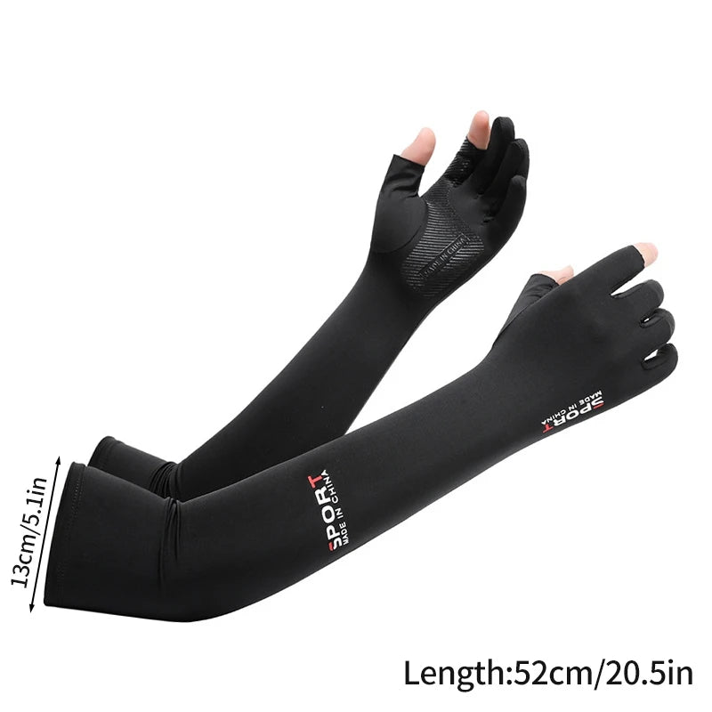 Manches en soie noire et glace, montrant la longueur de 52 cm sur la main et l'avant-bras.