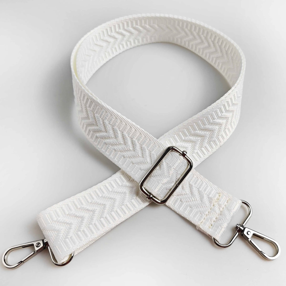 White woven strap with an arrow jacquard pattern for an adjustable handbag