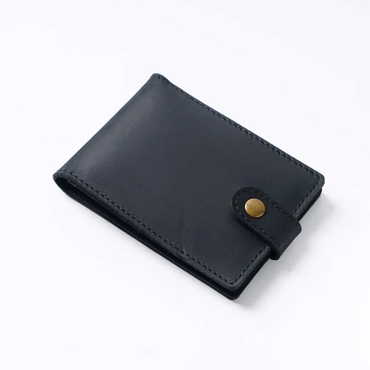 Portefeuille noir en cuir véritable bi-pli pour carte d'identité et cartes avec fermeture laiton.