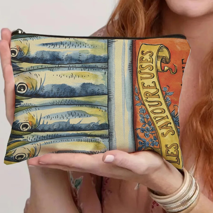 Sac de maquillage vintage à rayures horizontales jaune, bleu et orange.