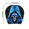 Diseño de calavera con capucha azul oscuro para protector de reposacabezas de coche.