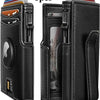 Cartera de tarjetas plegable de aluminio negra para hombre, vista vertical con varias tarjetas dentro.