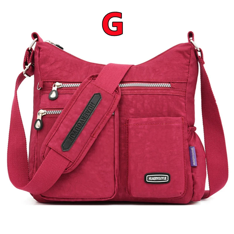 Maroones wasserdichte Nylon-Crossbody-Tasche mit Reißverschluss und verstellbarem Riemen.