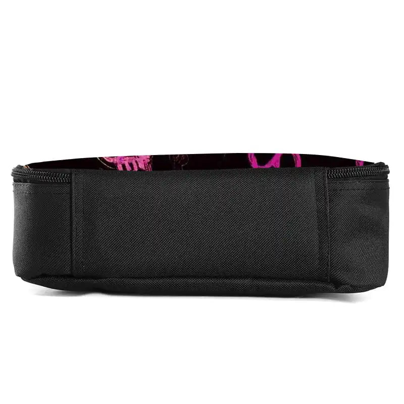 Sac à lunch noir à main avec motif crâne rose sur la doublure.