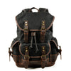 Mochila de senderismo de lona marrón oscura con detalles de cuero y hebillas de latón.