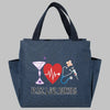 Bolsa de almuerzo de lona azul oscuro con un corazón rojo y una línea de ECG y el texto Peace Love Nursing
