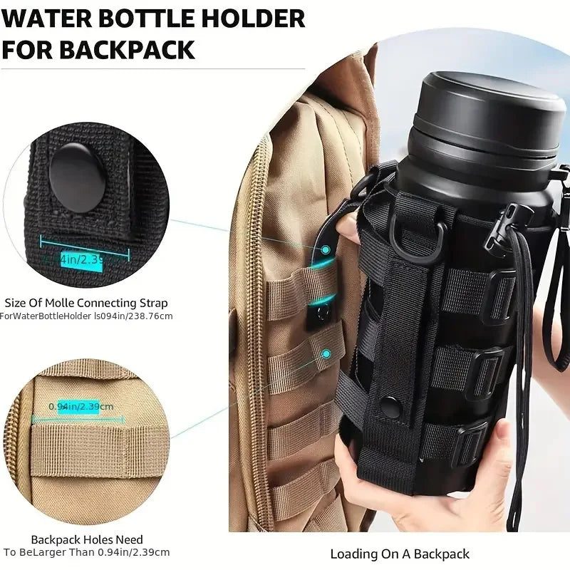Une sangle de support pour bouteille d'eau noire est chargée sur un sac à dos beige.