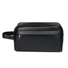 Pochette à main en cuir PU noir pour hommes avec poche zippée et fermeture à rabat.