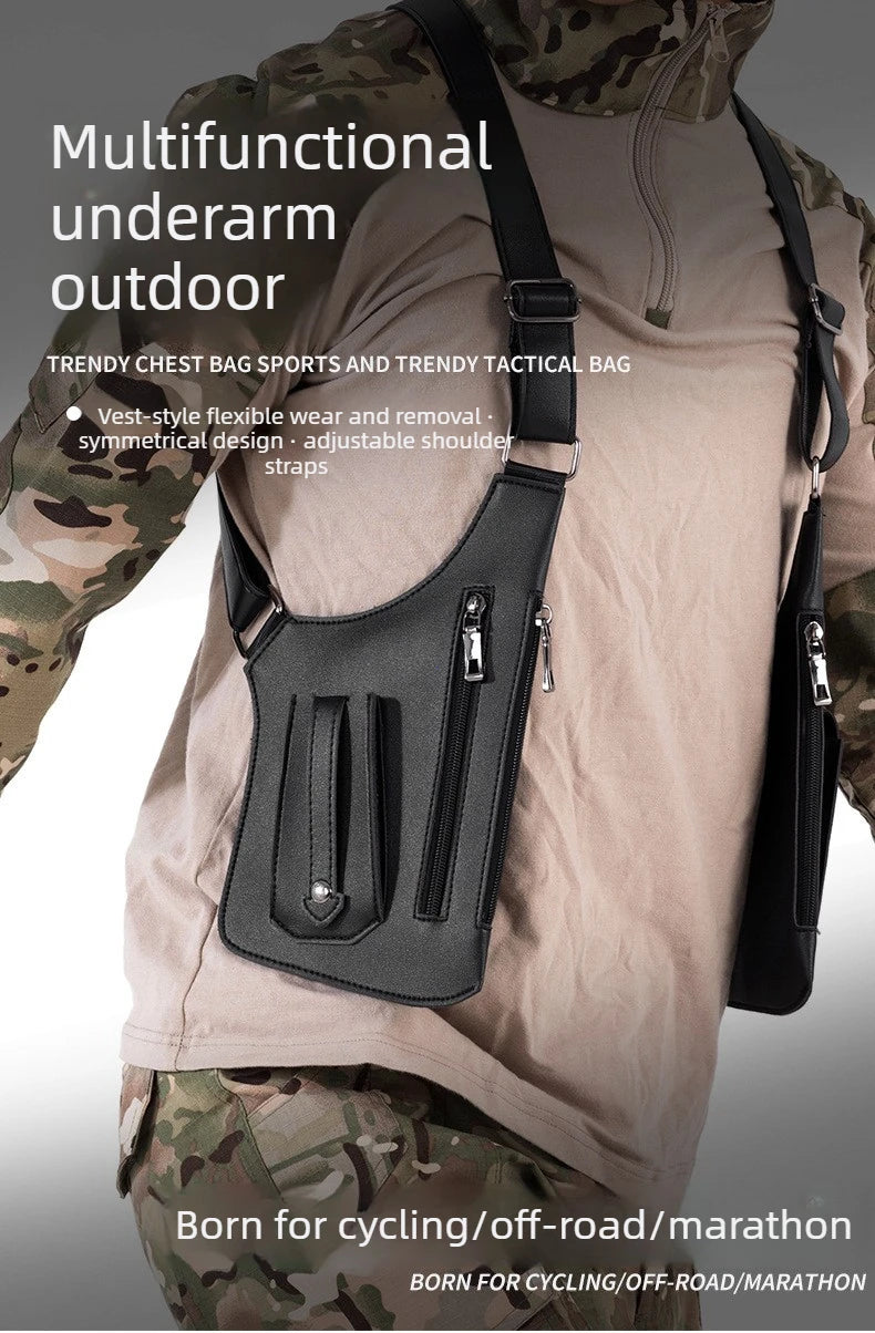 Schwarze multifunktionale Outdoor-Westtasche für die Achselhöhle, getragen von einer Person in Tarnkleidung.