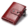 Dicke, bordeauxrote Retro-Ledertasche für Herren, abgebildet in diagonaler Perspektive.