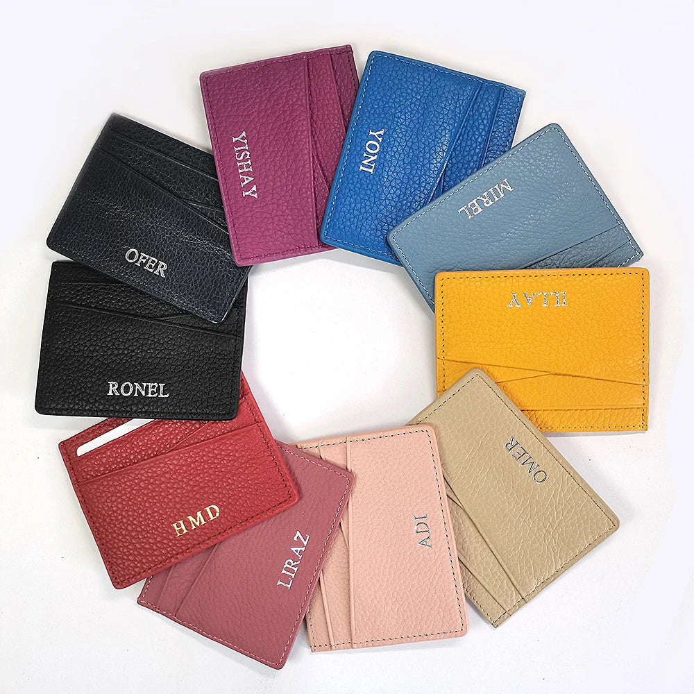 Collection de porte-cartes en cuir véritable gravé sur mesure dans diverses couleurs : violet, bleu, noir, orange et beige