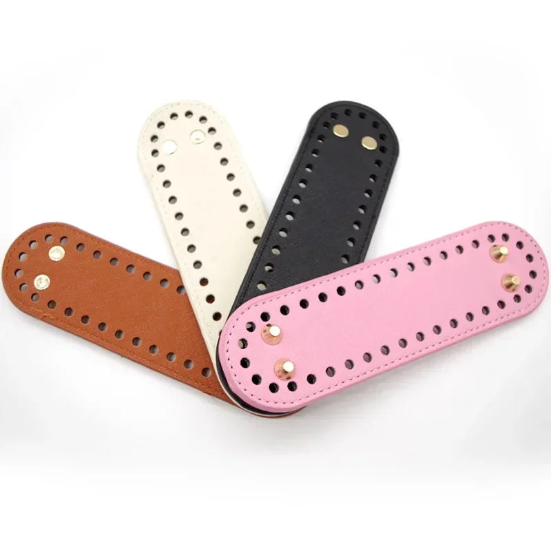 Drei farbige, strapazierfähige PU-Taschenböden mit Nieten: braun, cremefarben und pink.