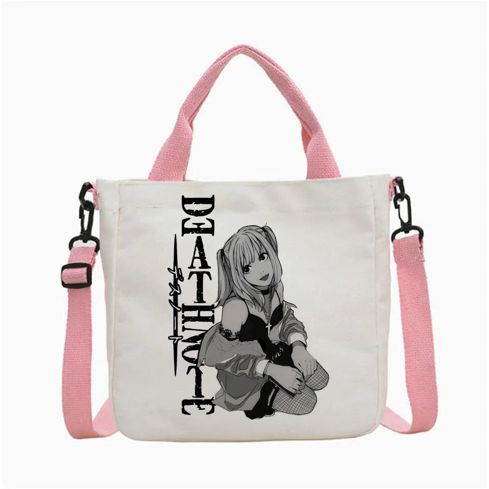 Bolso de tela blanca con ilustración negra de una chica de pelo largo y el texto DEATHLY.