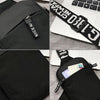 Schwarze Canvas-Chestbag mit schwarzem Riemen und den Initialen G.I.T.O.