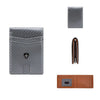 Un ensemble de portefeuilles pliants pour hommes en fibre de carbone avec cuir gris et marron.