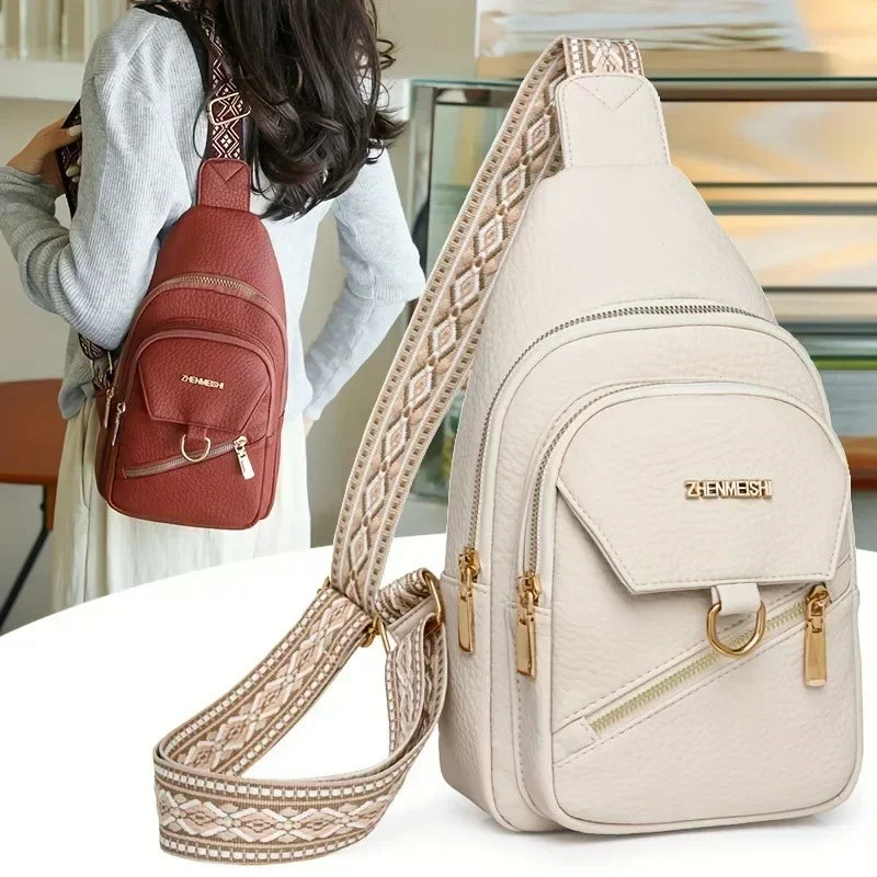Beige Kunstleder-Crossbodytasche mit geflochtenem Riem neben einer dunkelrosa Version.
