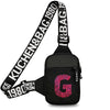 Schwarze Canvas-Tasche mit großem pinkem Initial G und schwarzem Riemen
