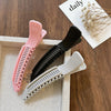 Collection de pinces à cheveux professionnelles roses et blanches antidérapantes pour le styling, présentées dans une boîte.