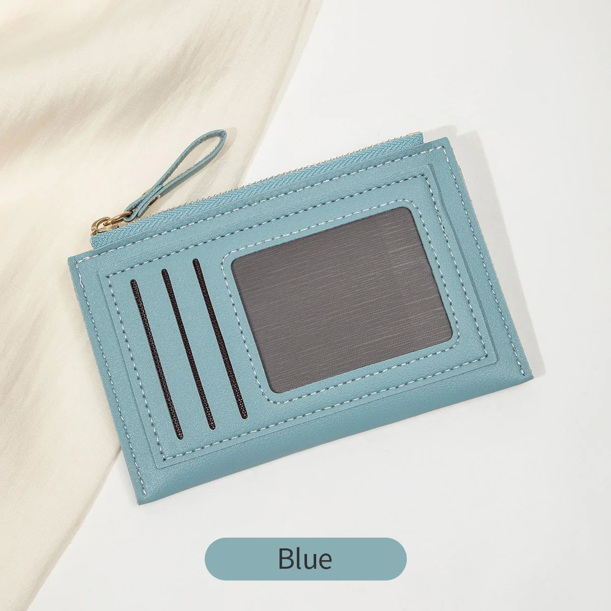Portefeuille en cuir PU bleu clair minimaliste avec fente rectangulaire et fentes verticales.