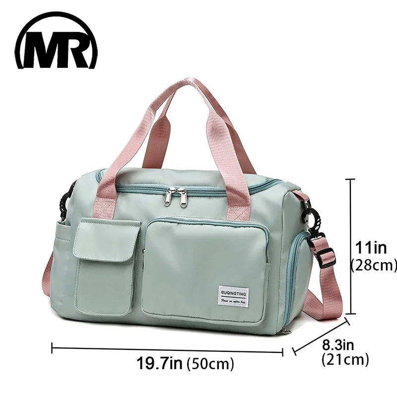 Helle mintgrüne wasserdichte Segeltasche mit rosa Riemen und Taschen.