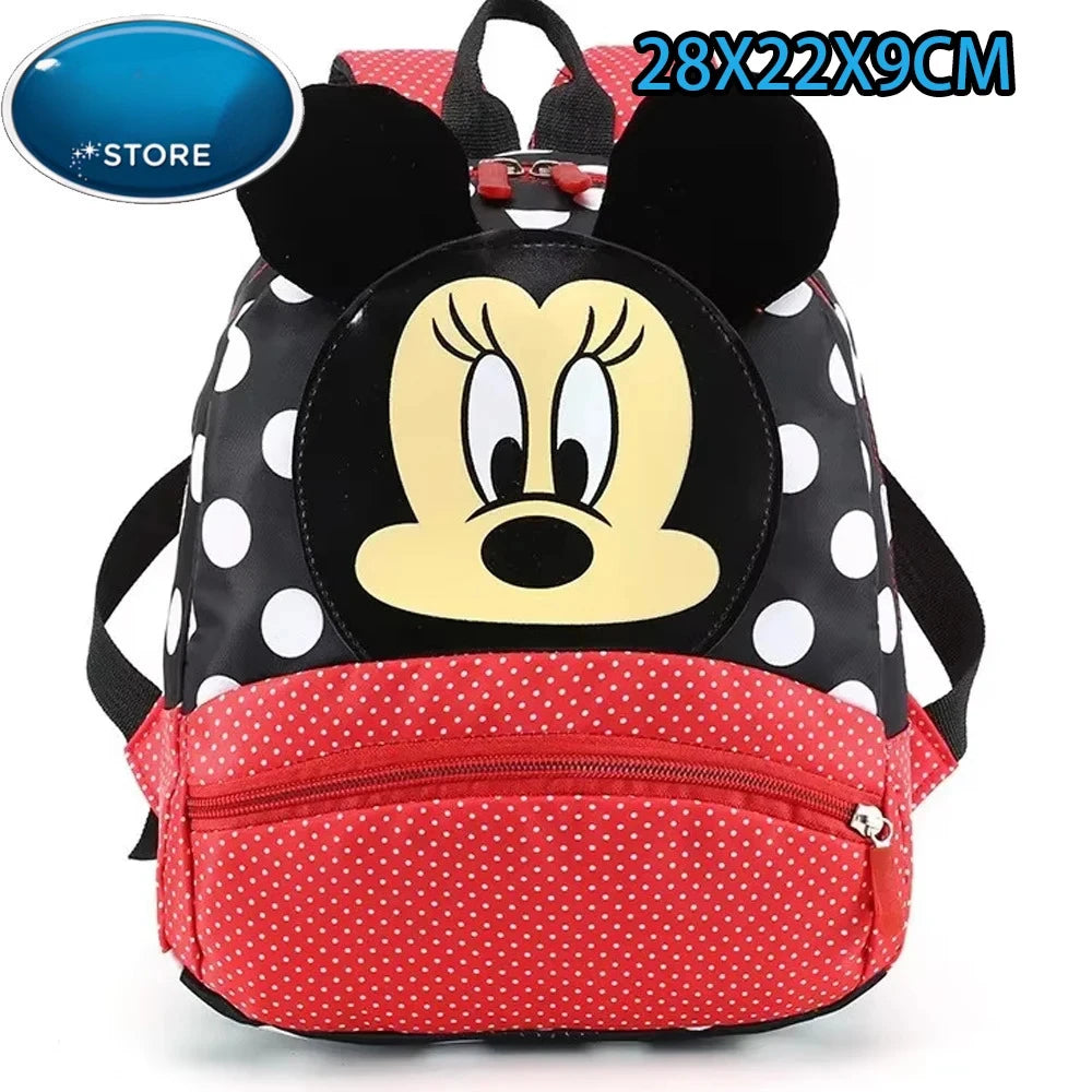 Mochila de tela roja con lunares de un ratón de goma de peluche con orejas de Minnie Mouse.