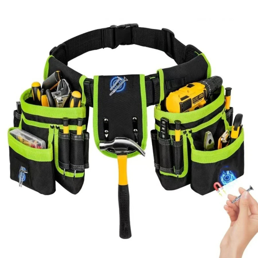 Cinturón de herramientas negro con múltiples compartimentos y herramientas en detalles verde brillante y amarillo.