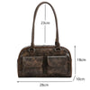 Bolso de cuero PU marrón retro con correa larga, mostrando sus dimensiones.