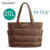 Sac fourre-tout rembourré brun à pois, avec une poignée, sur fond blanc.