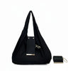 Sac de shopping pliable en nylon noir avec des détails en laiton.