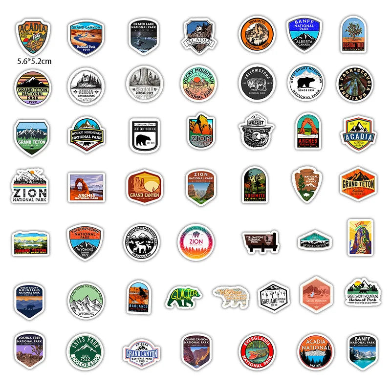 Eine Sammlung wasserfester Sticker von Nationalparks und Outdoor-Themen mit Landschaften, Wildtieren und Naturmotiven.
