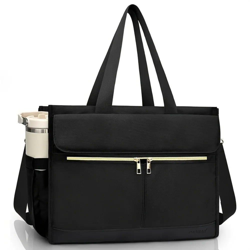 Schwarze isolierte Lunchtasche mit goldfarzigem Reißverschluss und einer weißen Flasche, von vorne gezeigt.