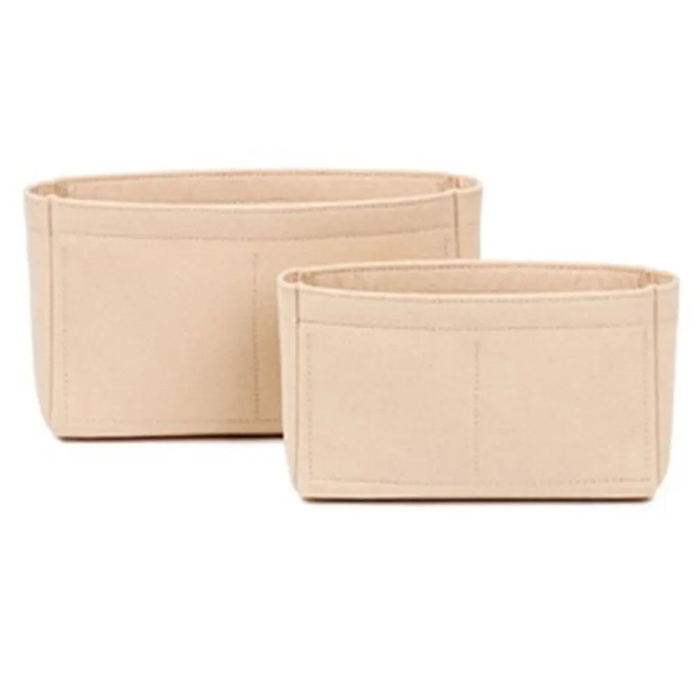Zwei beige Filzhandsatttainer-Organizer-Inlays nebeneinander